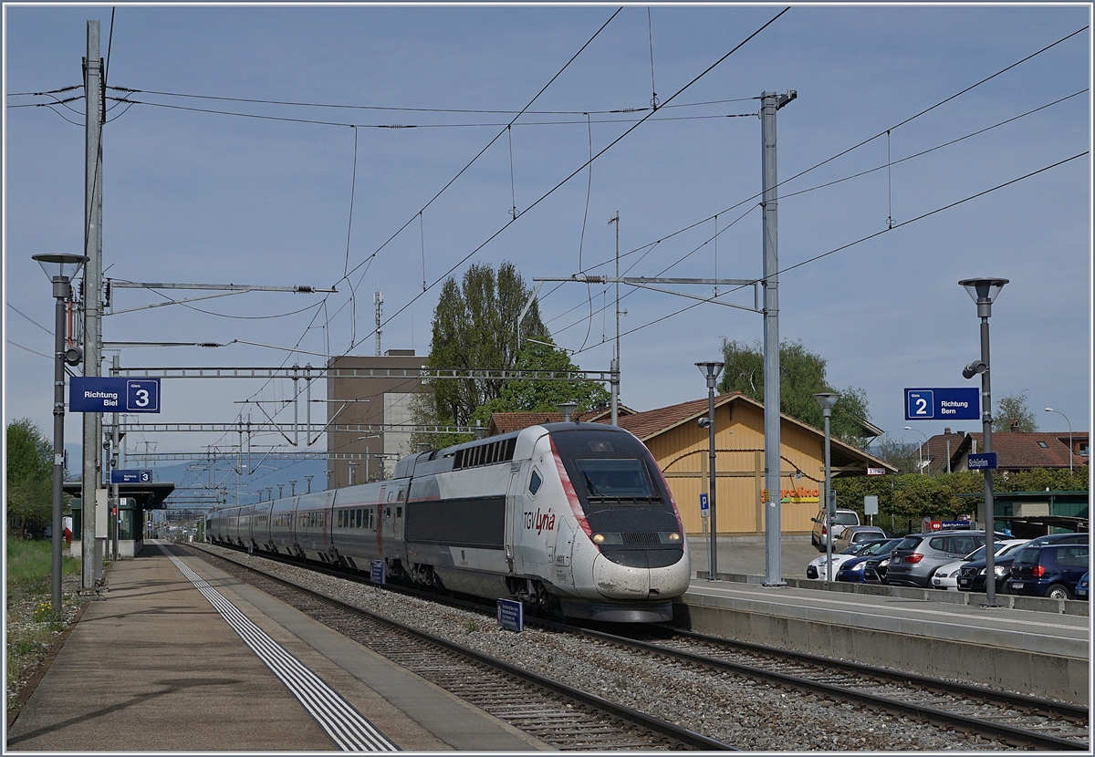 The TGV Lyria 4411 in Schüpfen on the way to Bern. 

24.04.2019