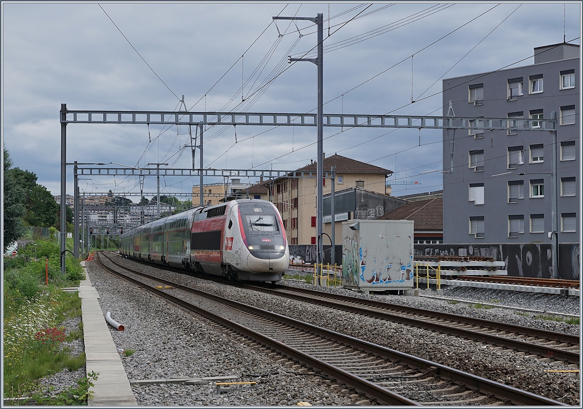 The TGV LYria 4723 in Prilly-Malley on the way to Paris. 

17.07.2020