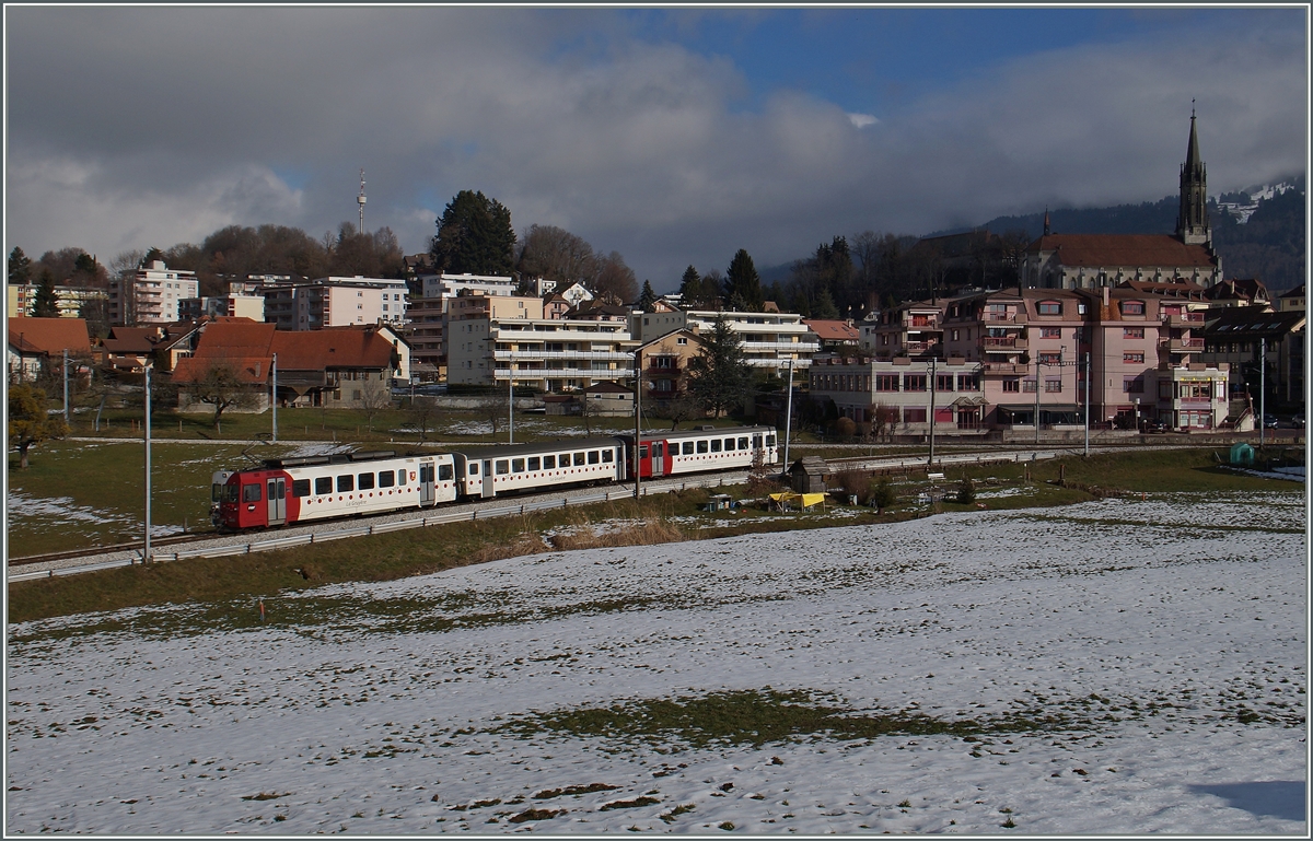 The TPF S 50 from Bulle on the way to Palézeux by Chatel St Denis.
29.01.2016