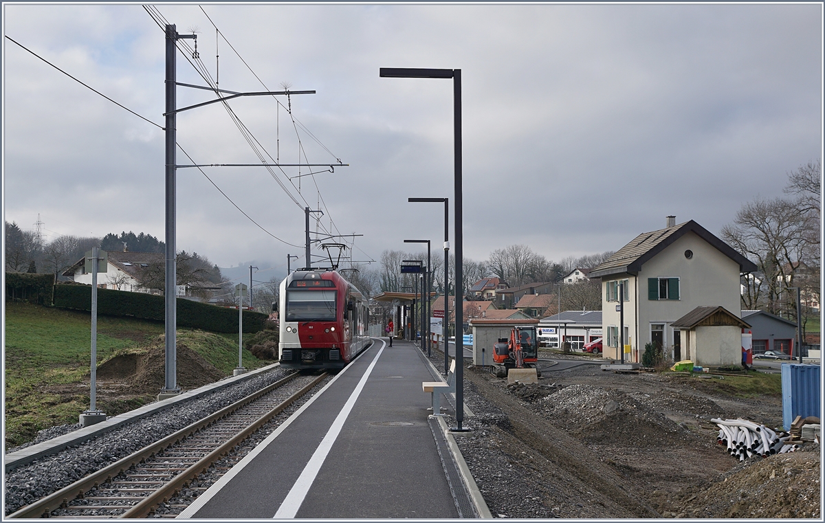 The TPF SURF Be 2/4 - B - ABe 2/4 102 in the new Remaufens Station on the way to Bulle. 

28.12.2019