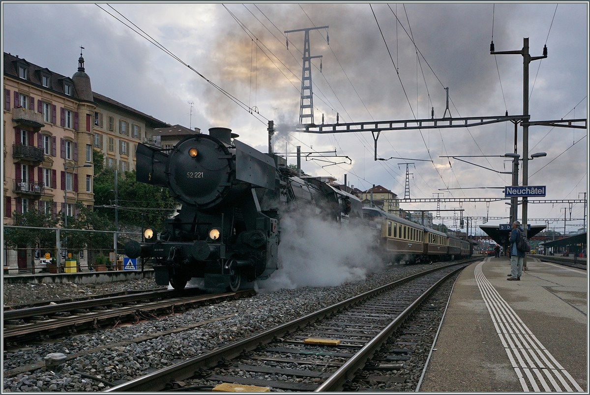The VVT 52 221 with the special train 30502 to Vevey in Neuchatel.
14.05.2016