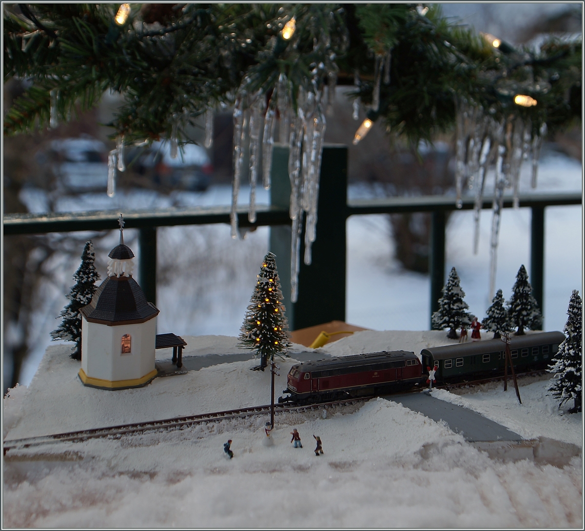This Sunday is the Day of Model Railraoad: A mini club (Z Gauge) DB V 216 in the winter evening landscape. 22.12.2014
