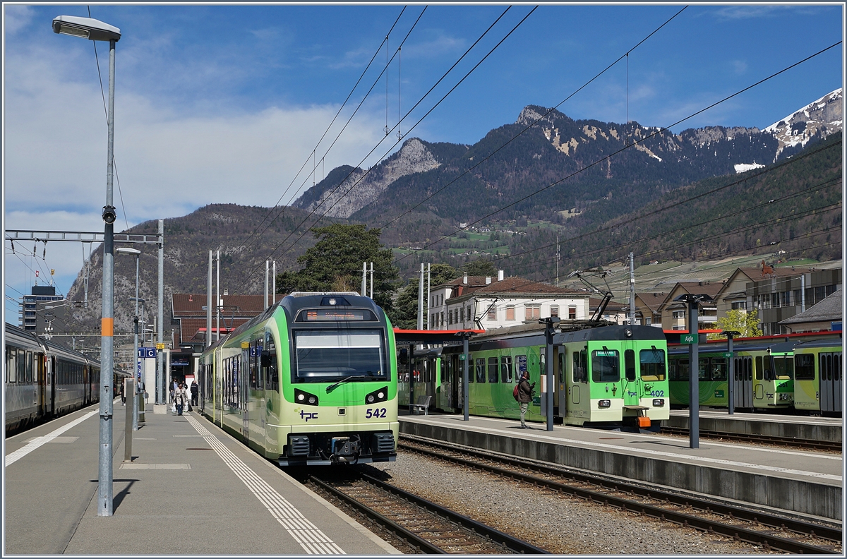 TPC trains to Montehy Ville (on the left) and Les Diablerets (on the right) in Aigle.
12.04.2018