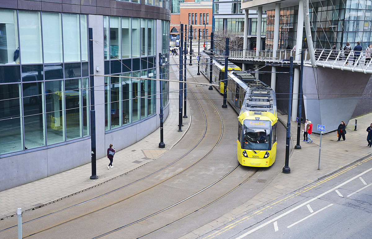 Tram 3004 (Bombardier M5000) on Manchester metrolink line 2 direction Manchester Piccadilly Station. Date: March 11, 2018.