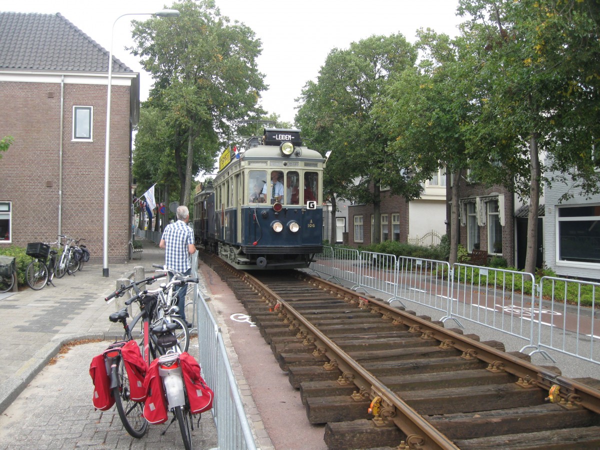 Tramcar NZH A106 at Katwijk during a festival, 25/08/2015.