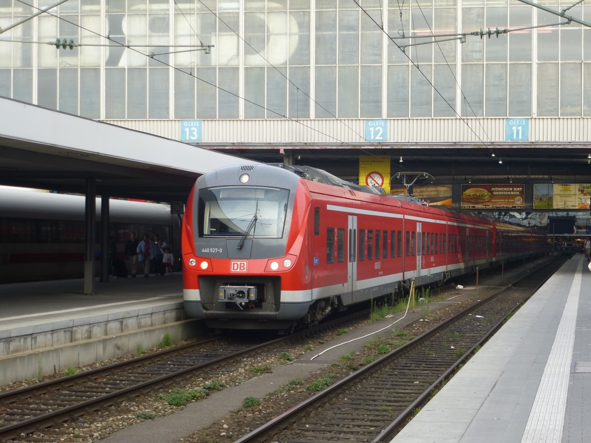 Two ET 440 are  standing in Munich main station on September 22nd 2013.