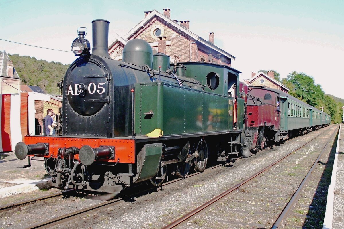 Two hours after having arrived at Treignes, AD05 stands ready with another steam shuttle to mariembourg on 21 September 2019.