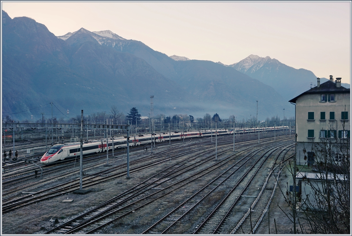 Two SBB ETR 610 are arriving at Domodossola.
07.01.2017