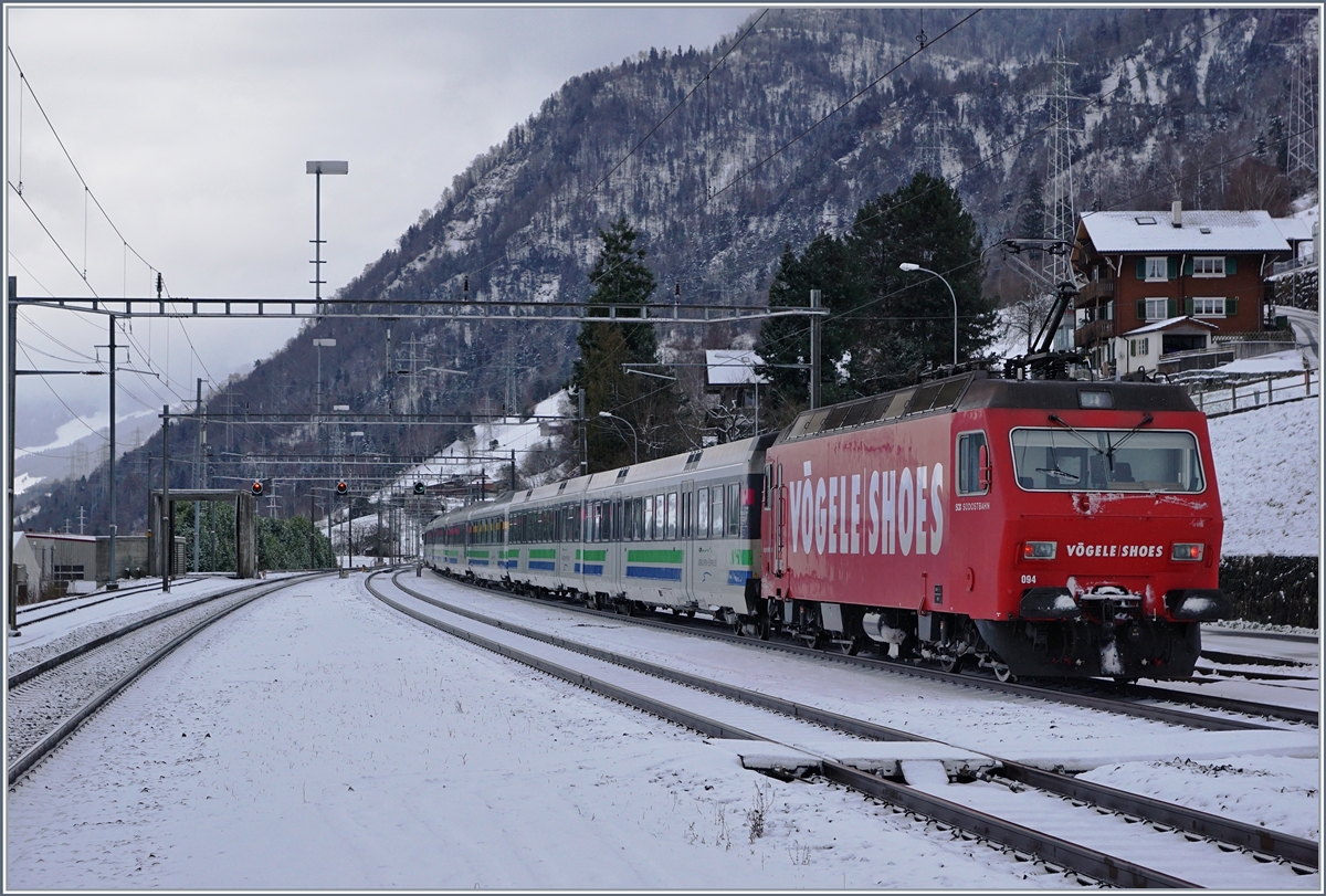 Two SOB Re 456 with his Voralpenexpress in Immensee.
05.01.2017
