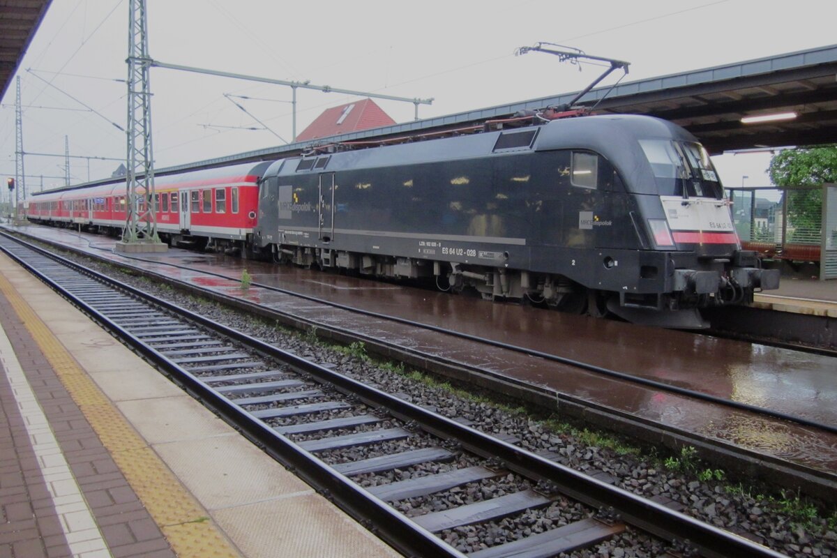 U2-028, rented by DB Regio due to tractyion shortage, stands at Weimar with an RB to Leipzig in apalling weather on 3 June 2013.