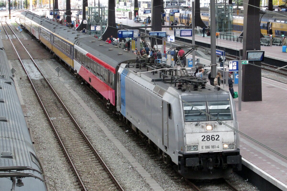 Under the guise of 2862, Railpool 186 181 stands at Rotterdam with an IC service to bruxelles Midi on 25 October 2015.