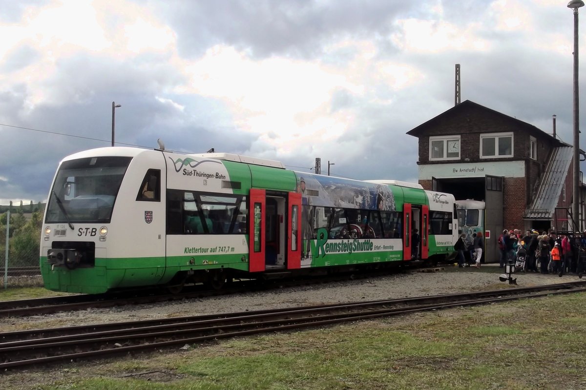 VT 124 'RennsteigShuttle' brings a new load of visitors to the little raiwlay museum at Arnstadt on 19 September 2015.