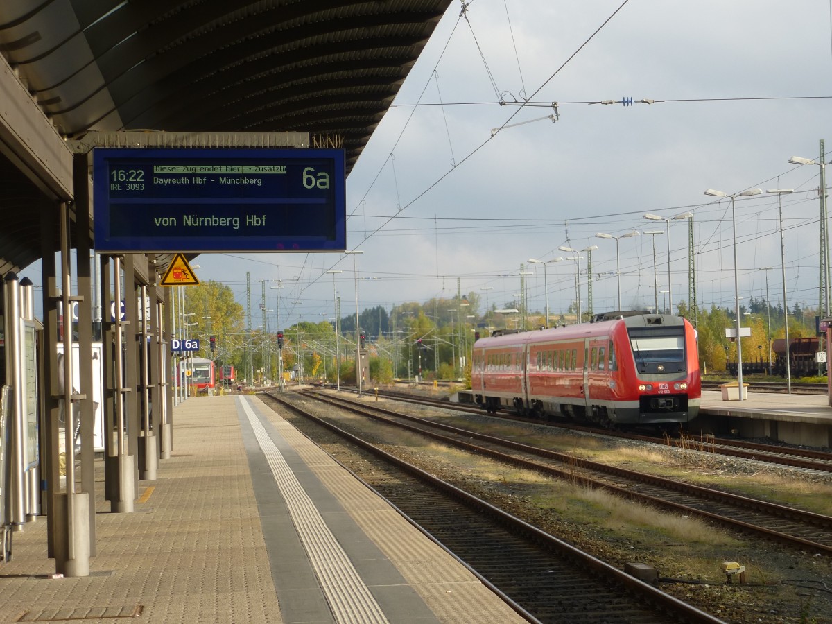 While I was waiting for IRE from Nuremberg I could photography 612 558 in Hof main station. Oktober 12th 2013.