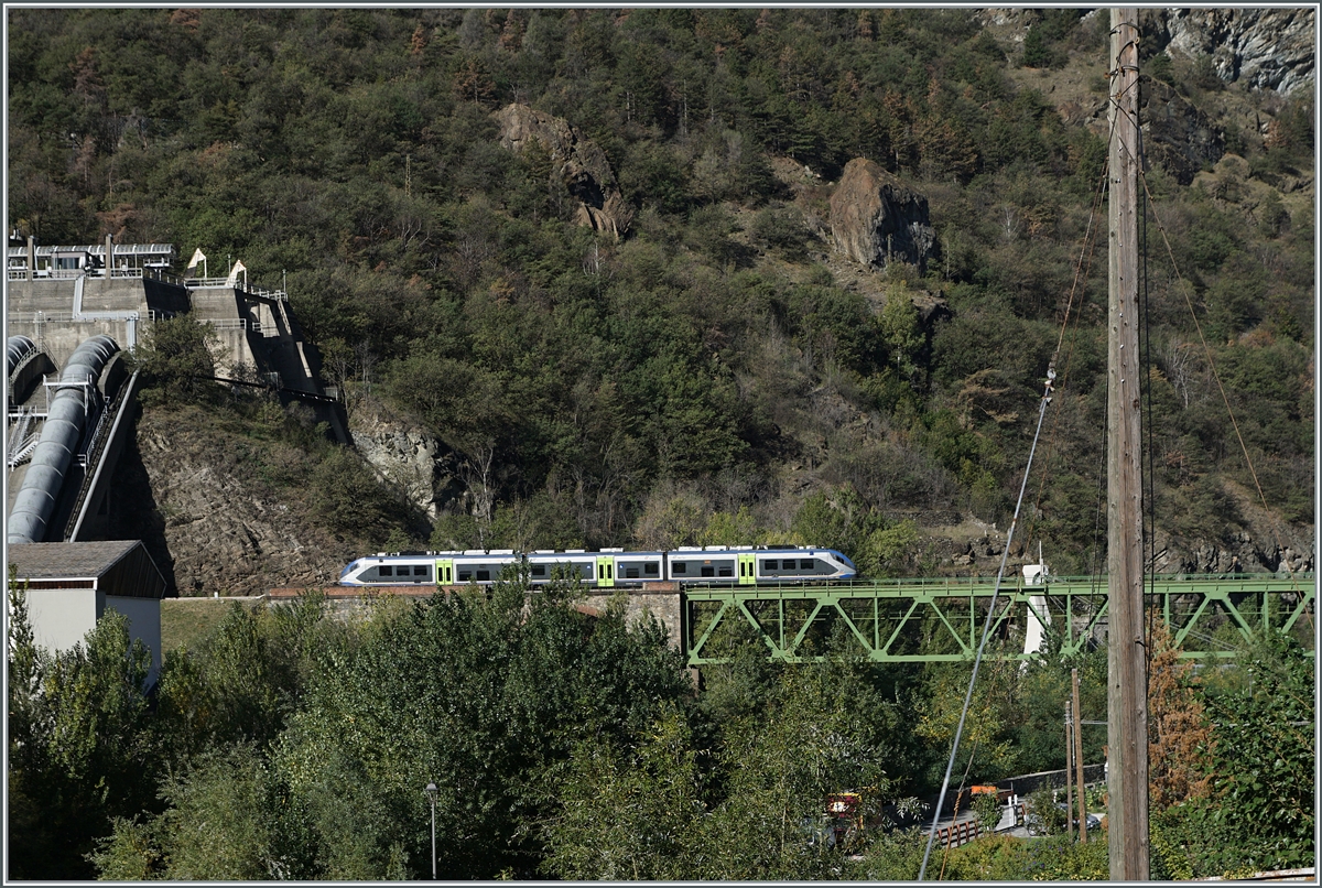While looking for a great photo spot at the Borgo bridge over the Dora Baltea river, this FS Trenitalia Minuette MD 501 surprised me on the journey from Aosta to Ivrea.

Oct 11, 2023
