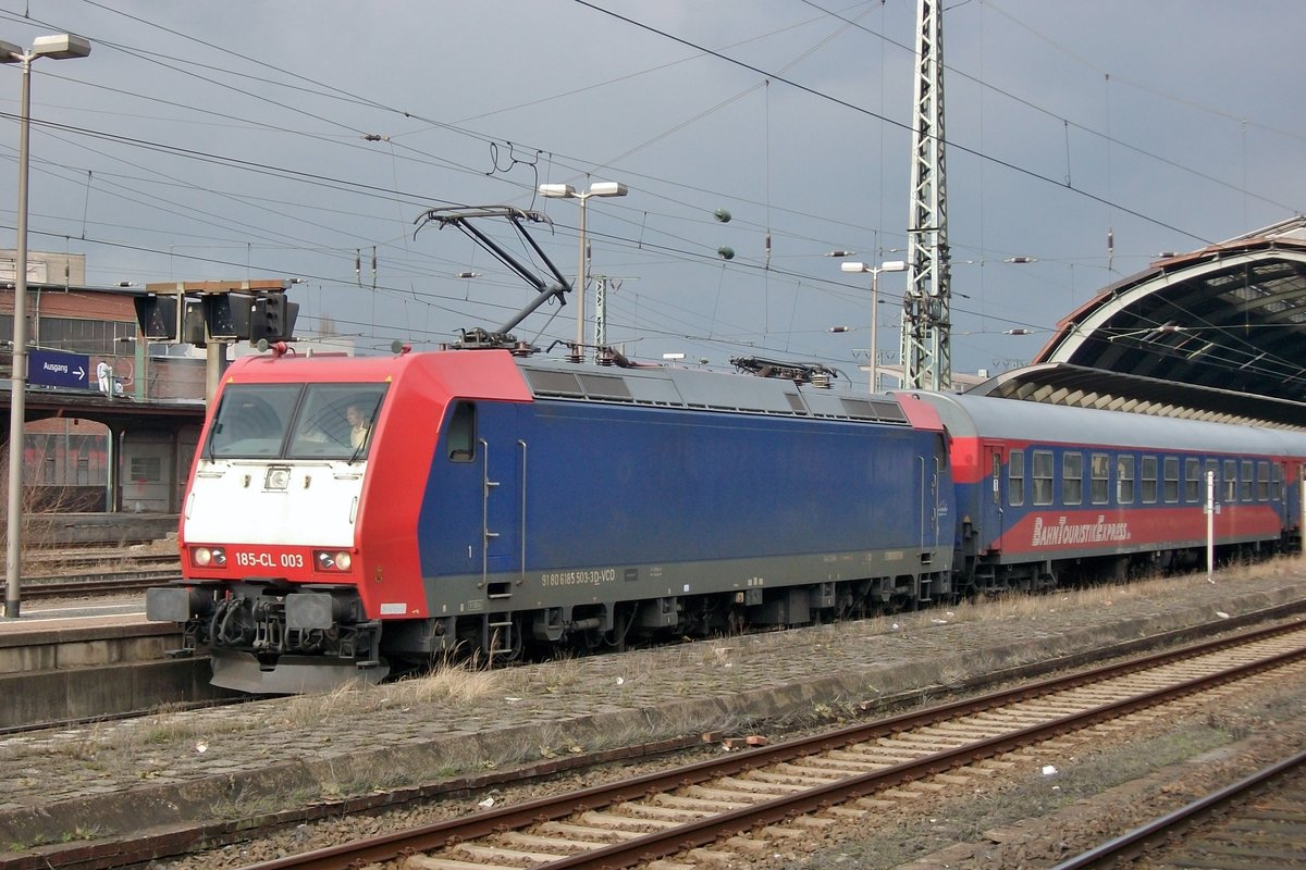 Who's afraid of red, white and blue? With an improvised EDuroBahn service (due to the late commissioning of the electric Flits), 185-CL-003 stands in Hagen Hbf on 13 March 2010.