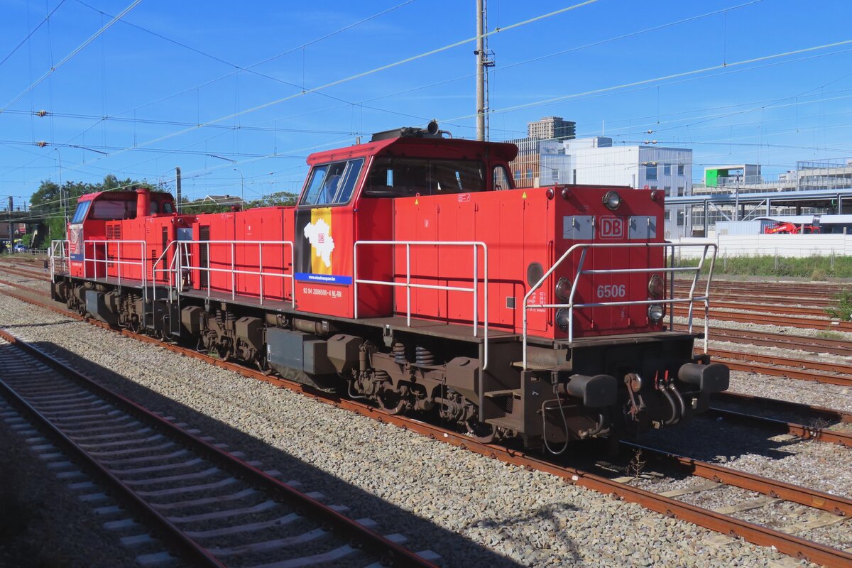 With a Belgian flag 6506 stands at Bressoux on 24 September 2023.