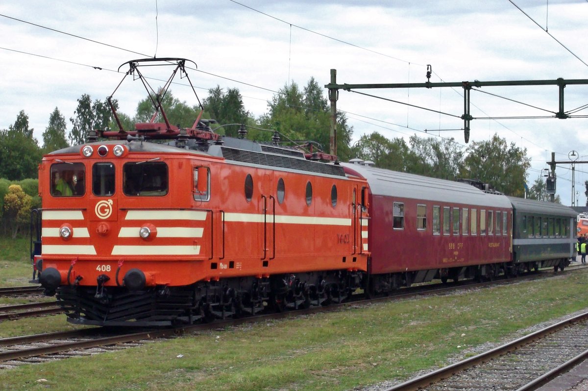 With two Swiss coaches as an extra train, TGOJ 408 stands in the railway museum of Gävle on 12 September 2015.