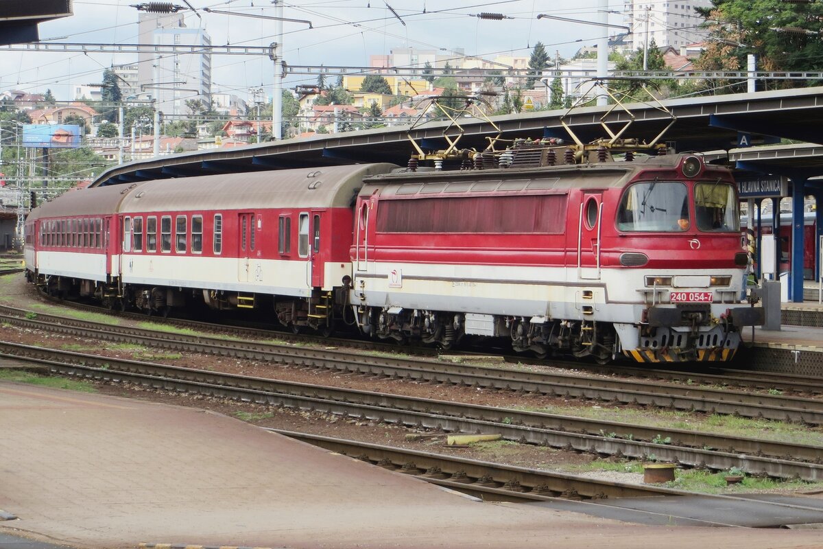 ZSSK 240 054 departs from Bratislava hl.st. on 27 August 2021 with a stopping train to Galanta.
