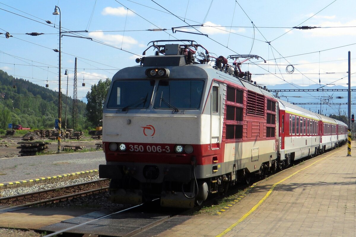 ZSSK Gorilla 350 006 enters Zilina on 25 August 2021.