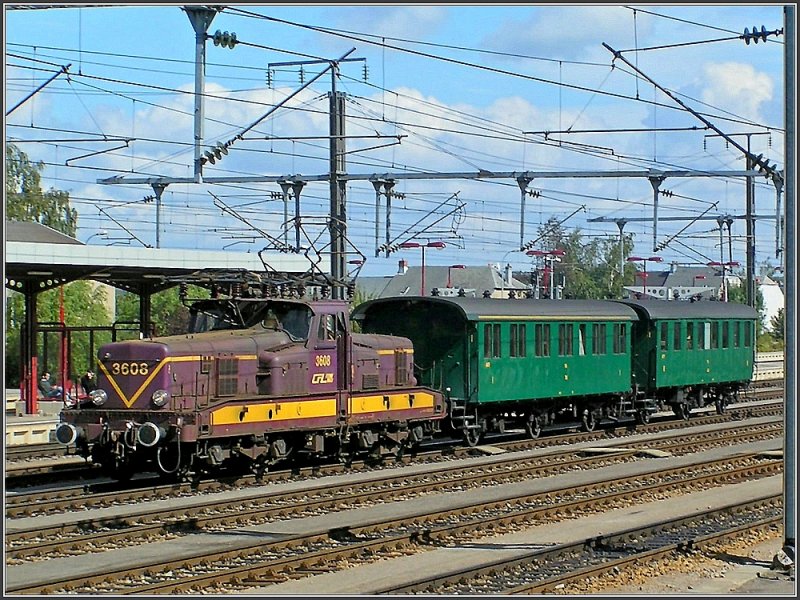 3608 is hauling heritage PH carriages through the station of Ptange on September 19th, 2004.