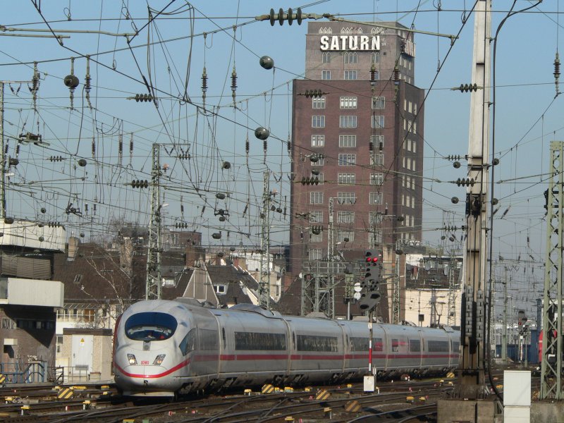 An ICE 3-train in Cologne, 2007. Maximum regular speed: 300