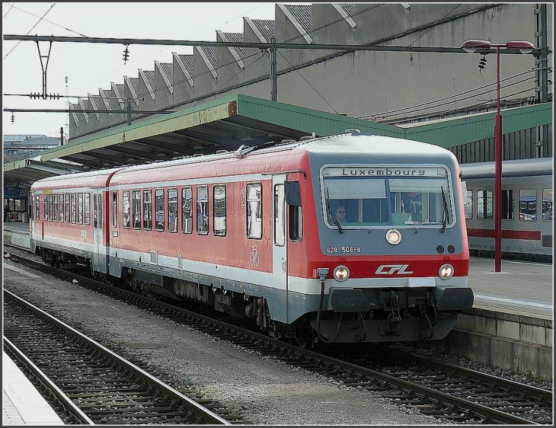 628 506-8 arrives at the station of Luxembourg City on June 22nd, 2009.