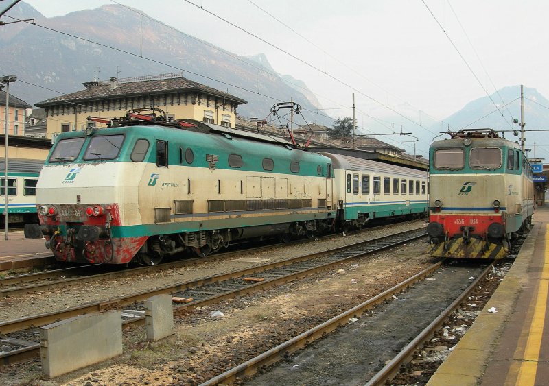 A dirty 444 091 with a EC to Milano in Domodossola. 
06.02.2007