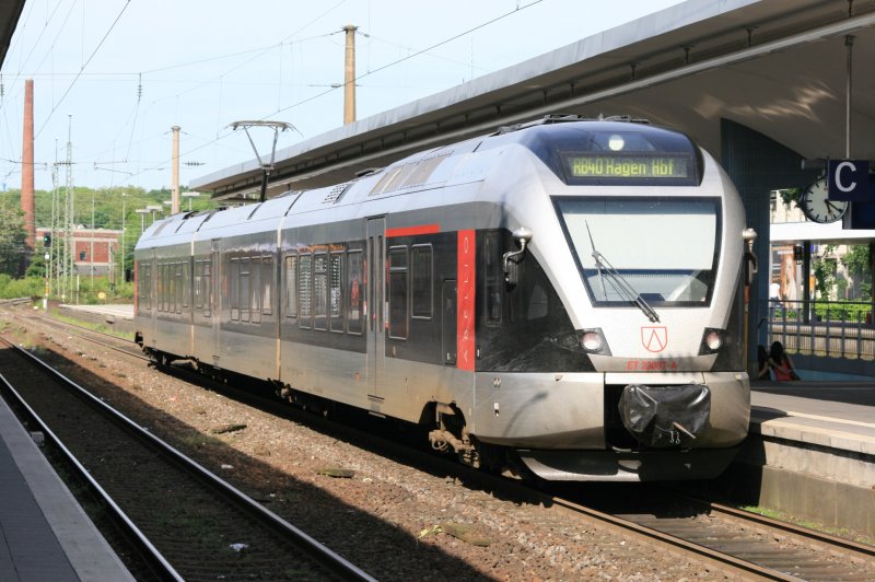 ET 23007 in Bochum main station. 