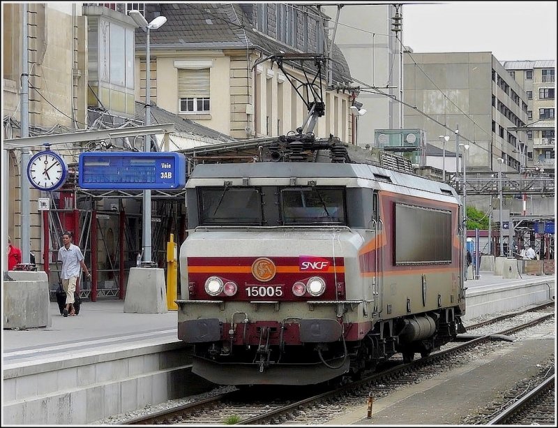 BB 15005 is leaving the station of Luxembourg City on April 25th, 2009. The nickname of these SNCF engines is  nez casss  (broken noses). 