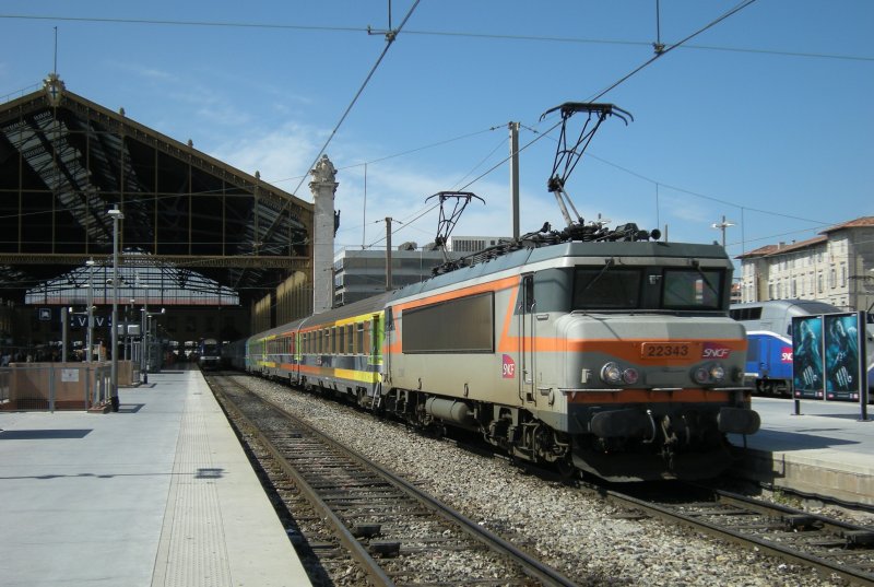 BB 22343 with TEOZ in Marseille. 
17.04.2009
