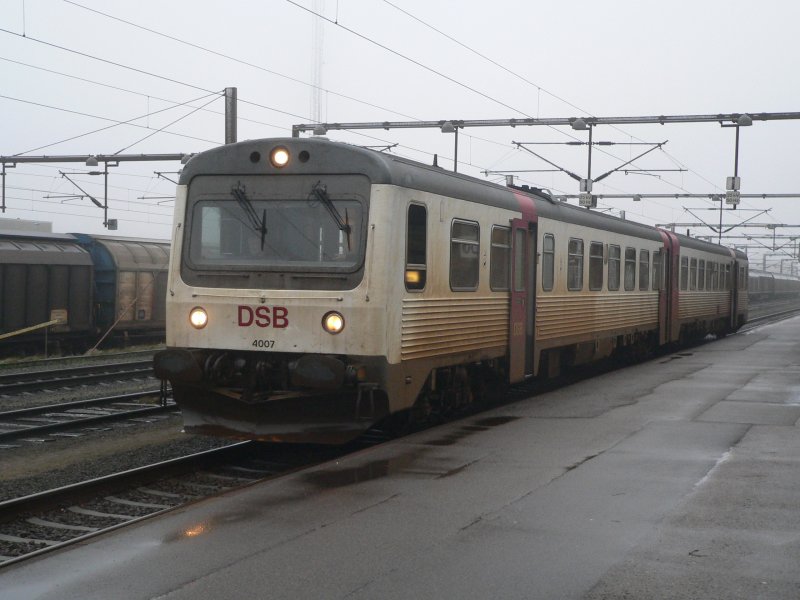 Danish DMU 4007 in Padborg (Denmark). December 2006