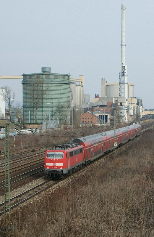 DB E 111 107-9 with a RB by the old sugar-manufacture in Regensburg. 
14.03.2009