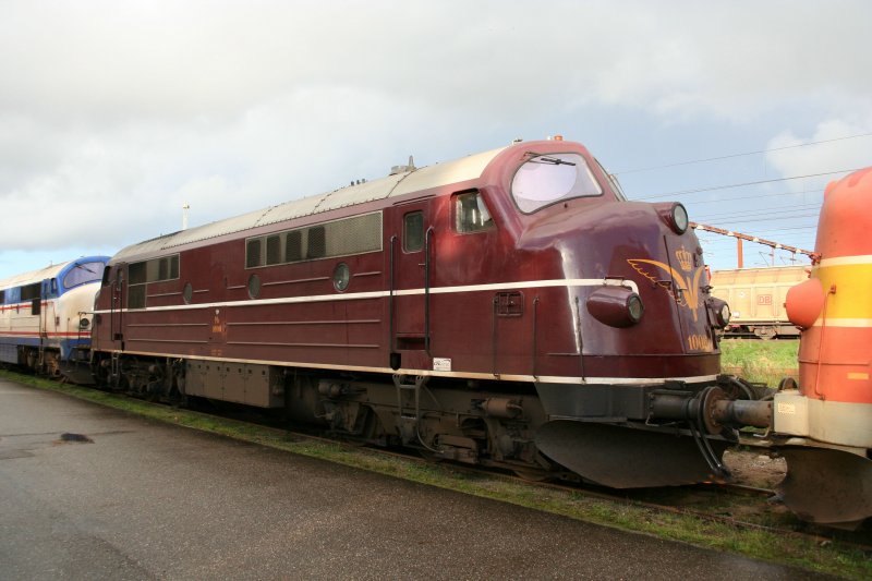DSB MX 1006 which belongs since 2007 to CFL (former SJS MX 43) on 17.10.2008 at Padborg. 

