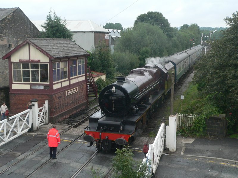 Steam locomotive 6201 Princess Elizabeth with historical wagons, 08/2006 