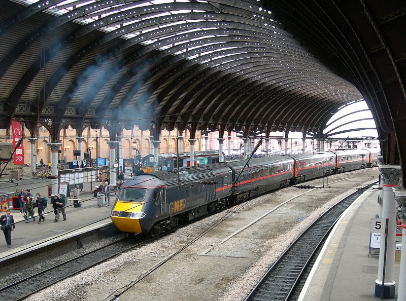 GNER HST 125 coming from Scotland is leaving in York to London Kings Cross Station.
30.03.2006