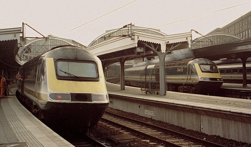 London Paddington with arrived and starts HST 125. 
09.11.2000
(scanned analog picture)