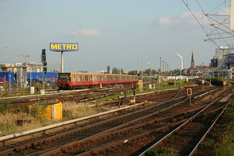 S7 towards Potsdam with 480 018-1 on 28.09.2008 at Belin
