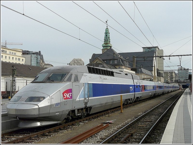 TGV Atlantique/Rseau will leave in few minutes the station of Luxembourg City on May 9th, 2009.
