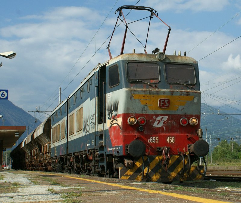 The 655 456 in the old colour Facing in Domodossola 
27. 07. 2009