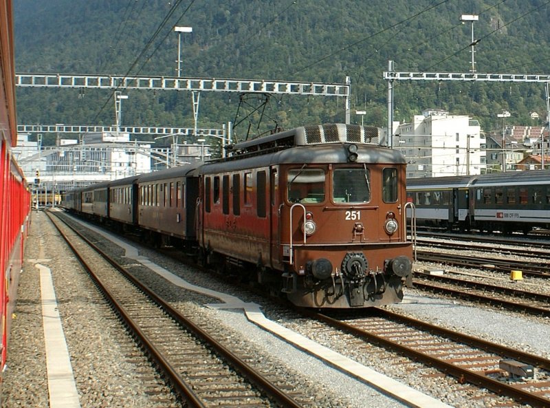 The BLS Ae 4/4 251 with a special train in Chur. 
12.09.2009