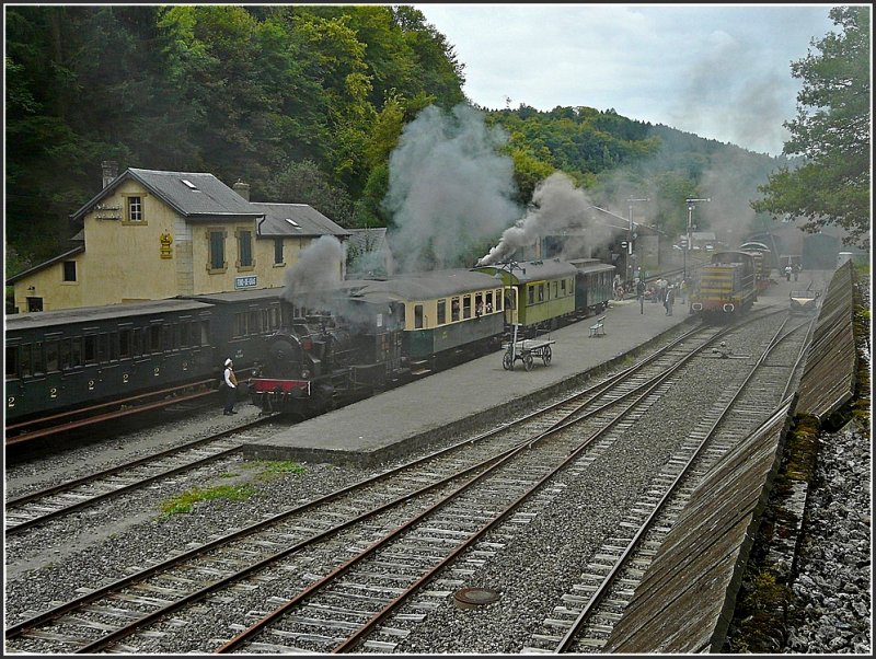 The former industrial site Fond de Gras with its station and a lot of steam during the steam festival on September 13th, 2009. On the internet site http;//www.train1900.lu you find more information, the timetable and the prices. 