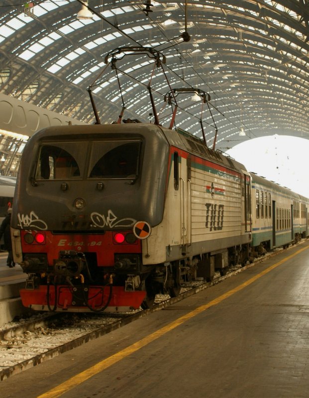The FS 464 194 in a  TILO  Colour in Milan Central Station. 
22.01.2009
