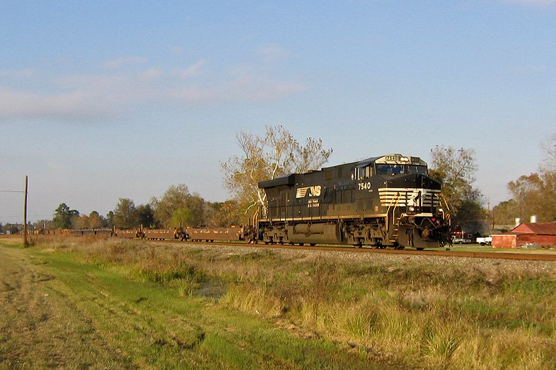 The Norfolk Southern engine 7540 with an empty container train on 6.12.2007 in Spring (near Houston, Texas).