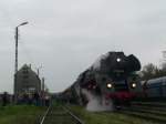 01 Steam locomotive 01 0509-8 with hisoric wagons in Guben, 2010-05-01