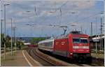 101 101 105-5 is heading IC wagons in Koblenz-L�tzel on May 22nd, 2011. 