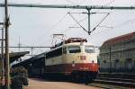 110 DB 110 495-9 with D 481 to Stuttgart in Singen.
29.04.1995.
(scanned analog photo)