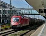 1116 1116 275-7 is hauling a goods train through the station of Regensburg on September 11th, 2010.