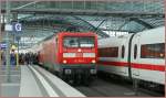 112 DB 112 165-6 with the RE 1 in Berlin Main Station.
13.09.2010 