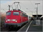 115 115 331-1 is running through the station K�ln Messe/Deutz while hauling off the ICE 2 'Brandenburg von der Havel' on November 8th, 2008.