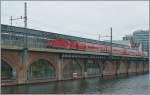 143 A DB E 143 with a Local train on the 'Jannovitzbr�cke' in Berlin.
25.11.2008